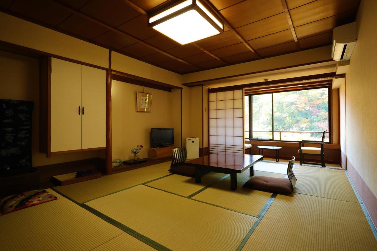 Japanese-Style Twin Room with Mountain View