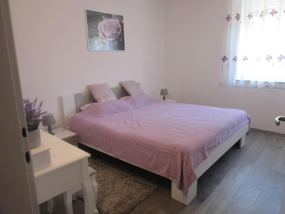 Apartman Ira - prelijep stan + besplatni parking - B&B