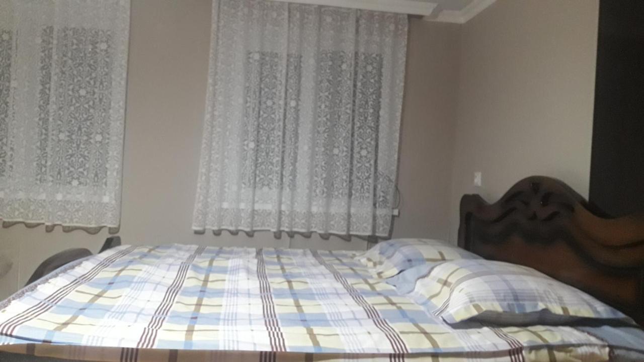 Doppel- oder Zweibettzimmer