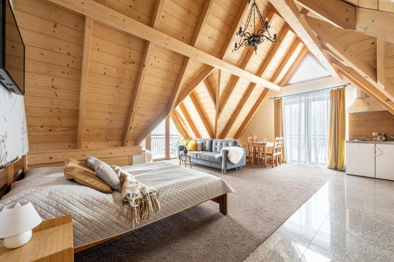 Deluxe Double Room (2 Adults + 1 Child)