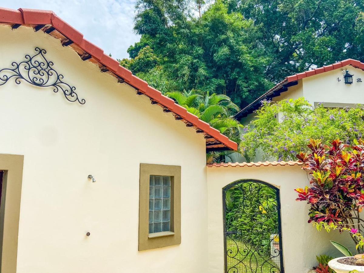 La Mancha - luxurious Mediterranean styled home - Chambres d'hôtes Southbroom