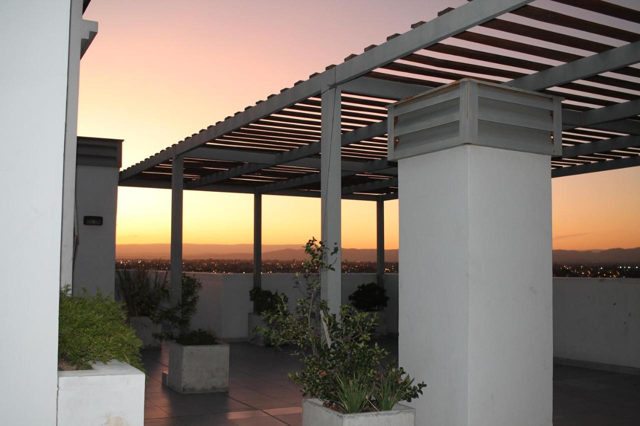 Departamento Panorámico con cochera!! Impecable! Zona Güemes-Nueva Córdoba Seguridad 24 hs Terraza - asadores!! - Chambres d'hôtes Córdoba