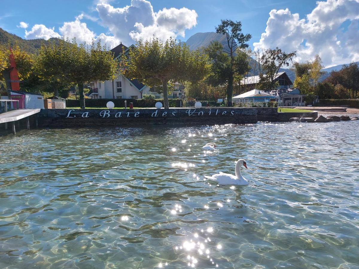 Charmant studio en rez de jardin au bord du lac d’Annecy - Bed and Breakfast