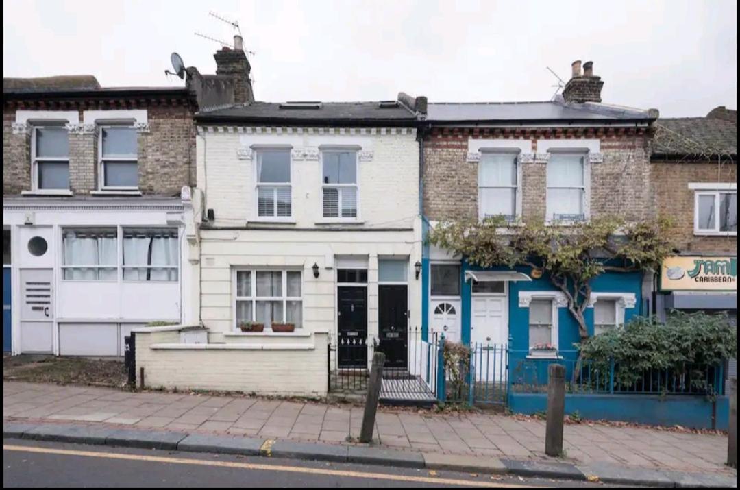 Stylish room with private bath & terrace in super central Clapham Junction minutes from Victoria, Waterloo - B&B London