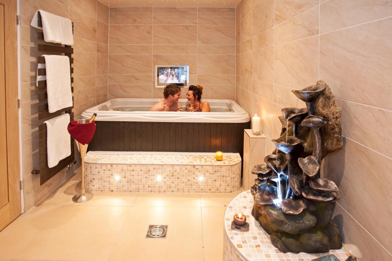 Luxury Double Room with Spa Bath - Tivoli Suite