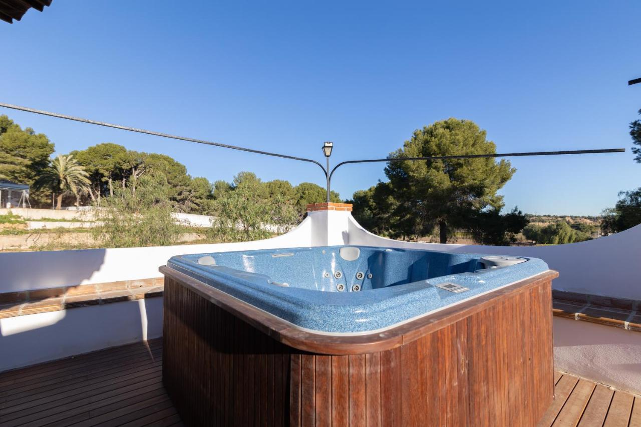Villa Huerta 1 Manises, jacuzzi, sauna, piscina - Bed and Breakfast Manises