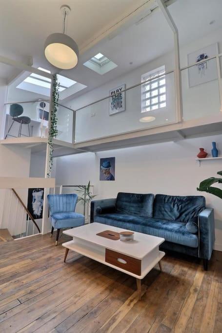 Unique loft apartment Located 15 minutes from the Champs Élysées - B&B