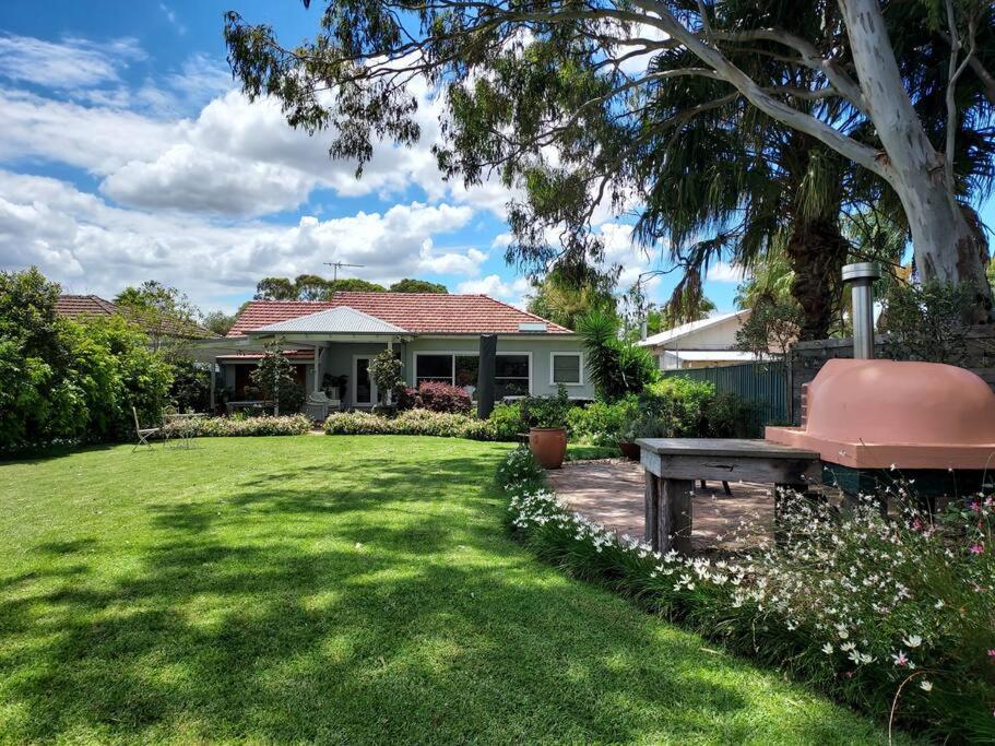 B&B Doonside - Garden of Eden Boutique Cottage and Spa - Bed and Breakfast Doonside