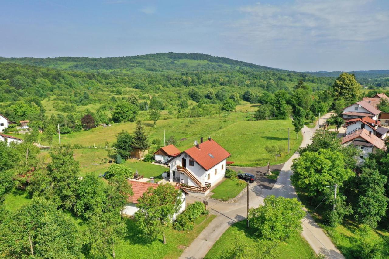 Guest House Family Dukić - B&B