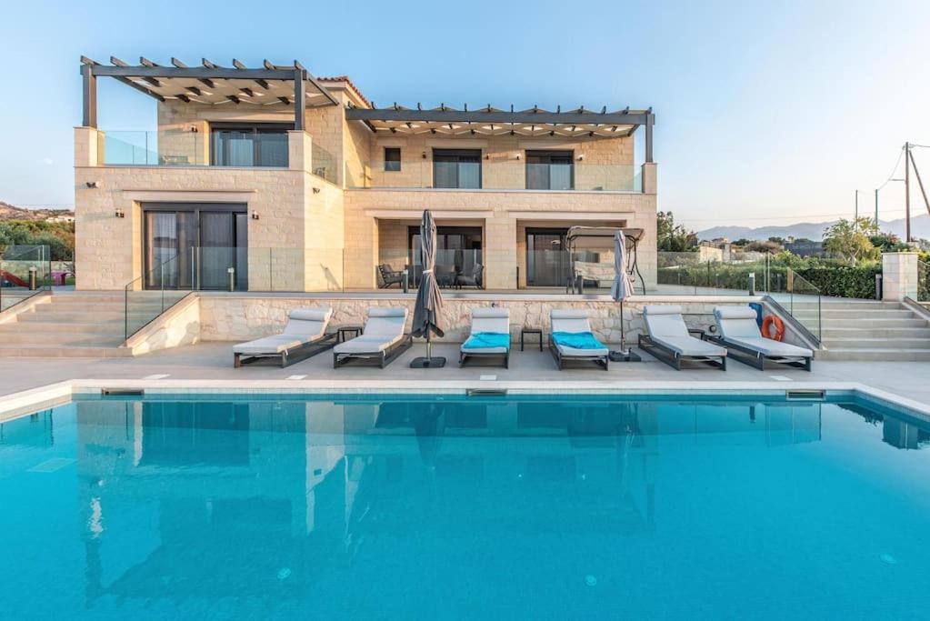 B&B Almyrida - Luxury Villa Marevista with a Heated Pool - Bed and Breakfast Almyrida