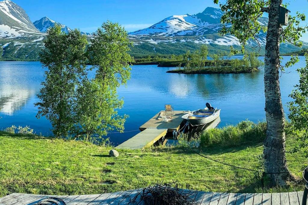 Fairytale STAYcation - JACUZZI, BOAT & SAUNA - Ferienwohnung Bjørkli