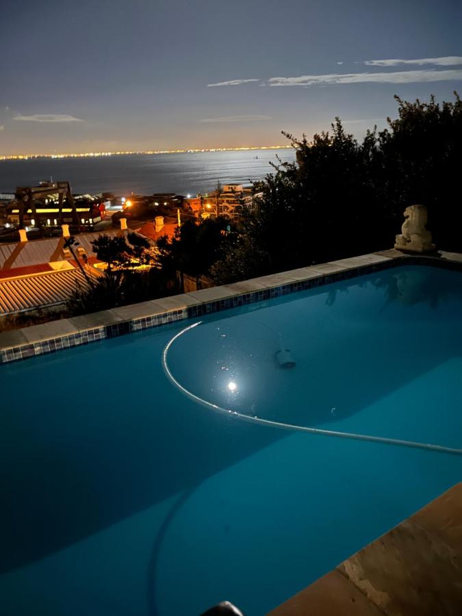 B&B Cape Town - Behrs Lair Luxury Villa Simons Town - Bed and Breakfast Cape Town