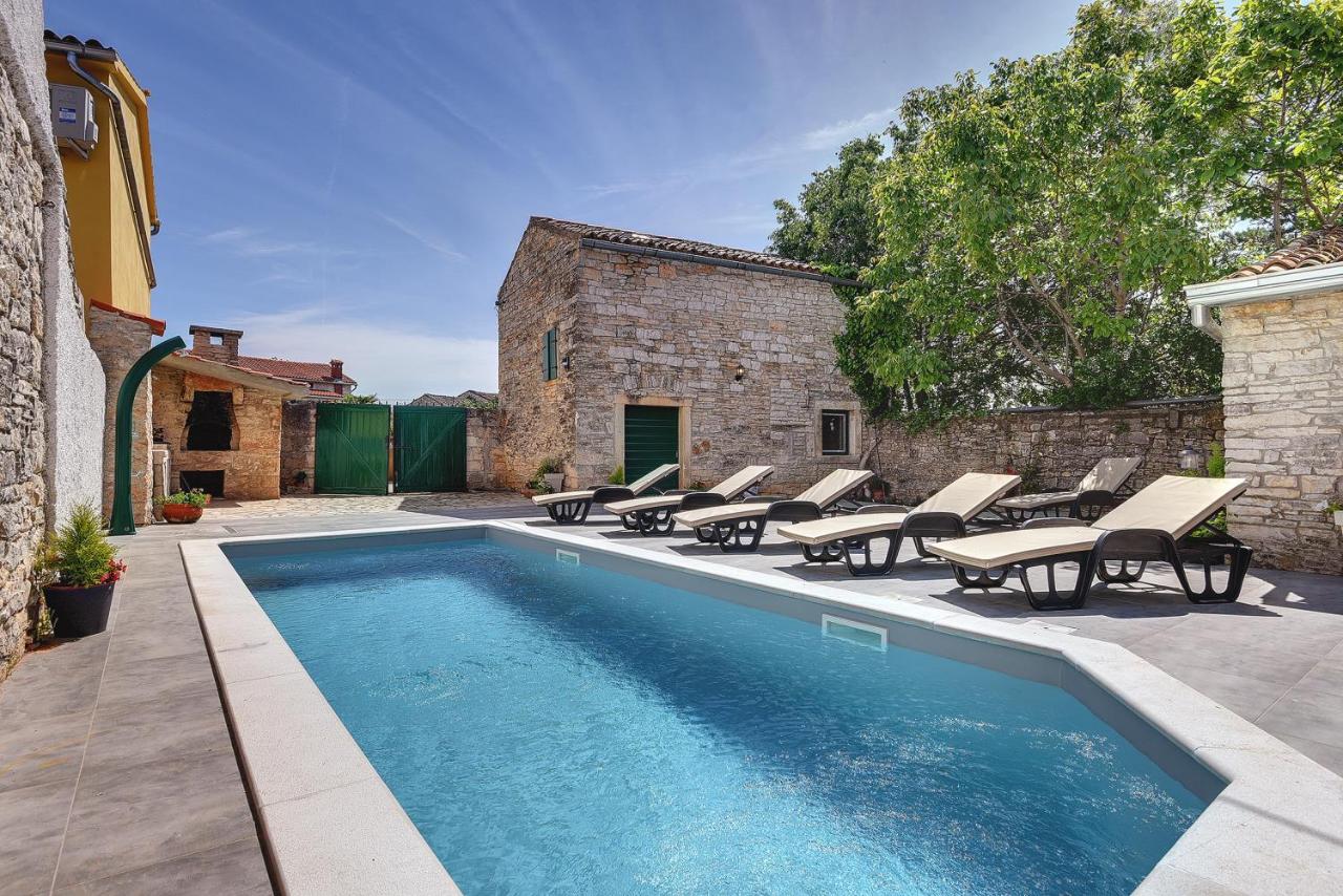 Typisch istrisches Ferienhaus mit privatem Pool, Tischfußball, Darts, Gym - B&B