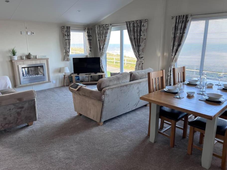 B&B Hartlepool - Beautiful 2-Bedroom Lodge with Spectacular Views - Bed and Breakfast Hartlepool