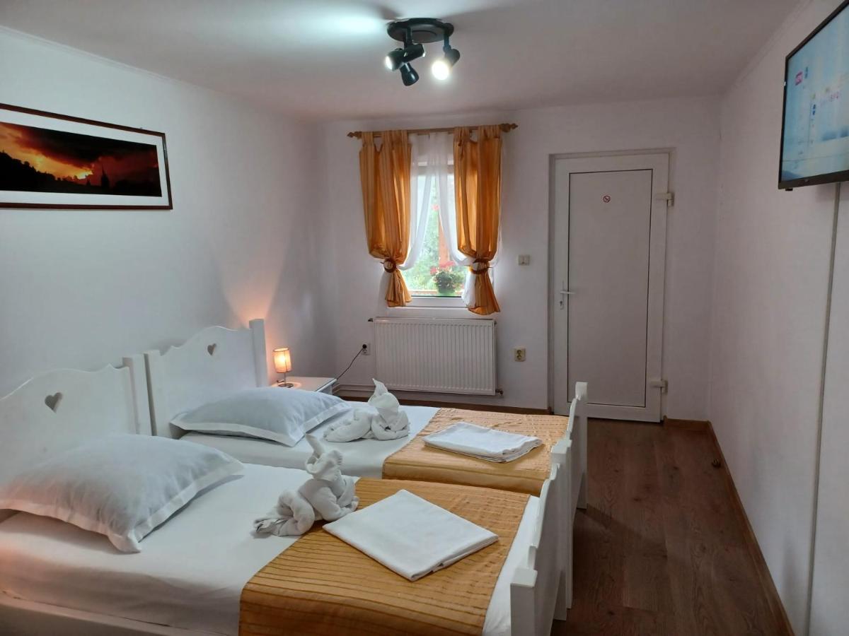 Doppel- oder Zweibettzimmer