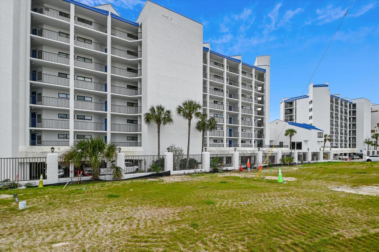 Aquavista Condominiums #603-W by Book That Condo - B&B