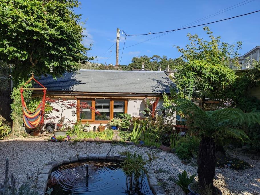 Seaside guest house a stone's throw from the beach - Bed and Breakfast