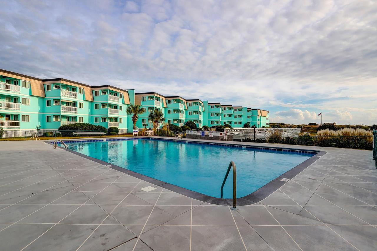 1st-floor pool-view condo with outdoor pool, beach access, balcony, W/D, & AC - B&B Atlantic Beach