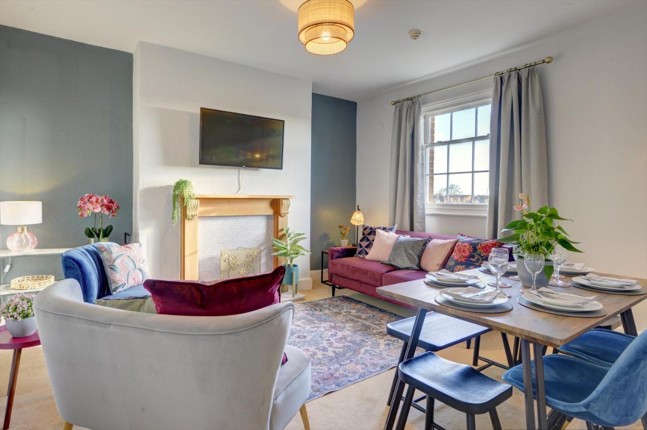 B&B Royal Leamington Spa - Regency Nest by Spa Town Property - Stylish 3 Bedroom Apartment on 2 Floors, Central Leamington Spa - Bed and Breakfast Royal Leamington Spa