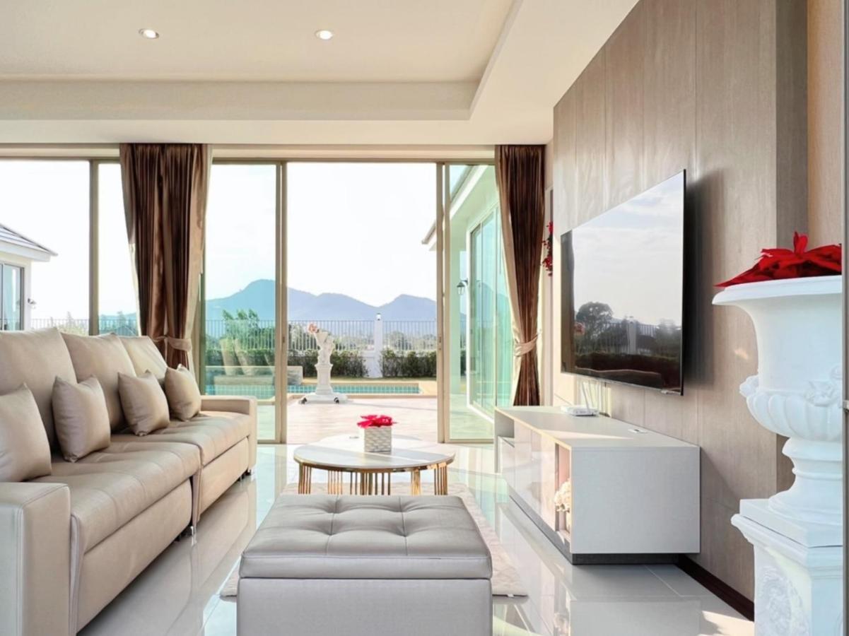 B&B Hua Hin - Luxurious 4-Bedroom Pool Villa with Best Mountain Views - Bed and Breakfast Hua Hin