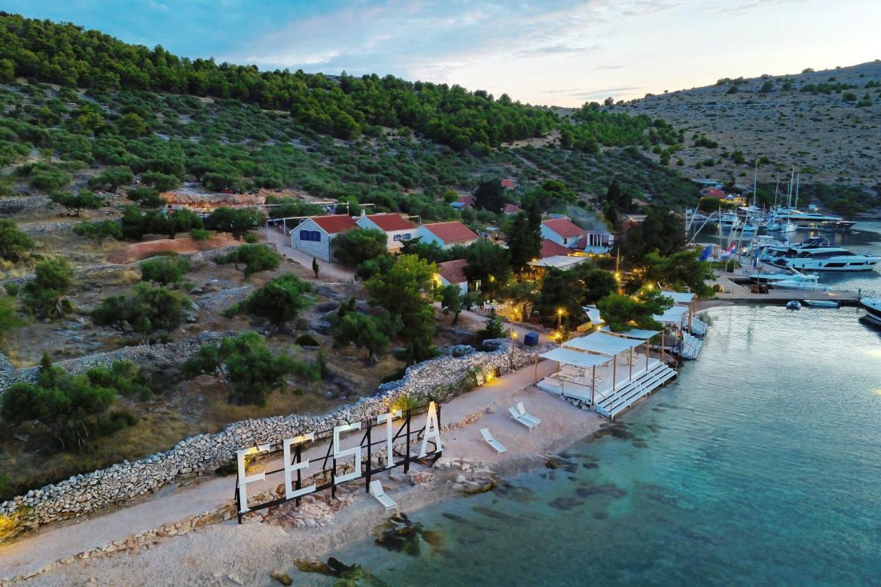 B&B Pristanišće - Glamping resort Fešta Kornati - Bed and Breakfast Pristanišće