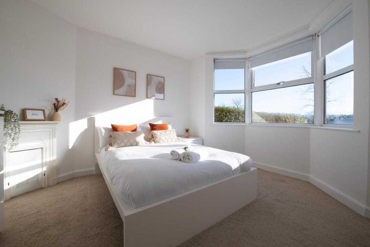 B&B Bristol - Hampton House - Sleeps 7 - Free Parking and WiFi - Bed and Breakfast Bristol