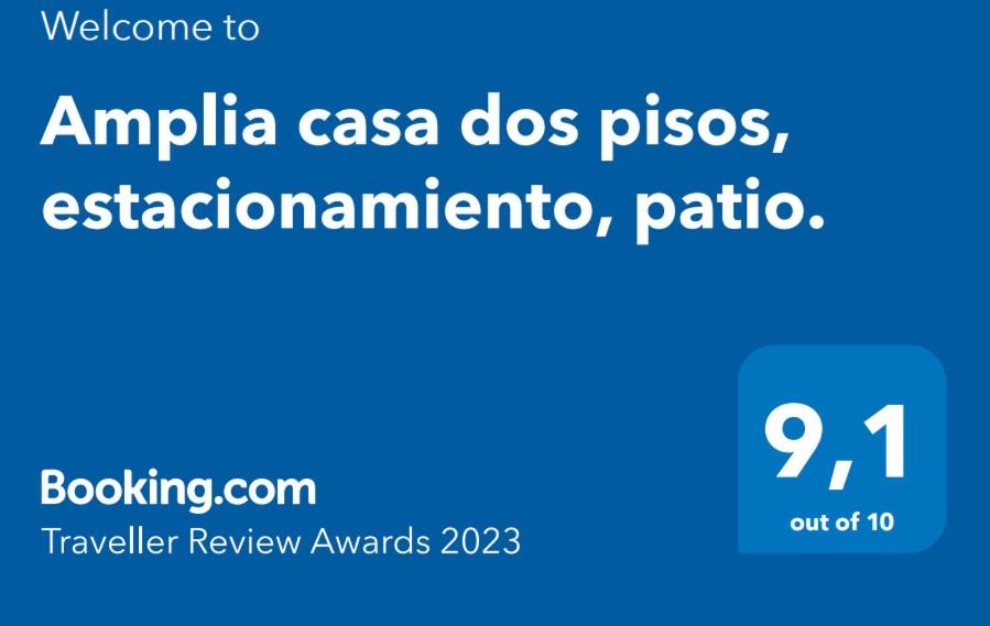 Amplia casa dos pisos, estacionamiento, patio. - B&B