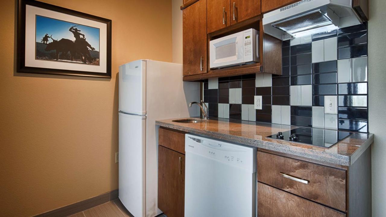 Queen Suite with Two Queen Beds and Kitchenette - Pet-Friendly