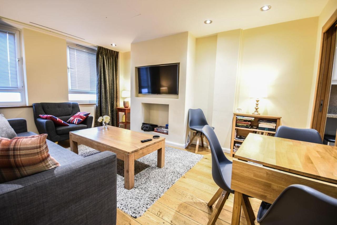 B&B London - Tower Bridge 2BR apartment for 6 with terrace - Bed and Breakfast London