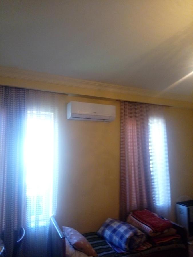Einzelbett im Schlafsaal
