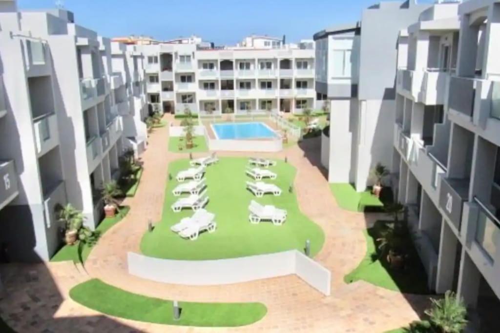 Tutti Frutti con Piscina, Terraza soleada privada, primera planta y Wi-FI - Chambres d'hôtes Corralejo