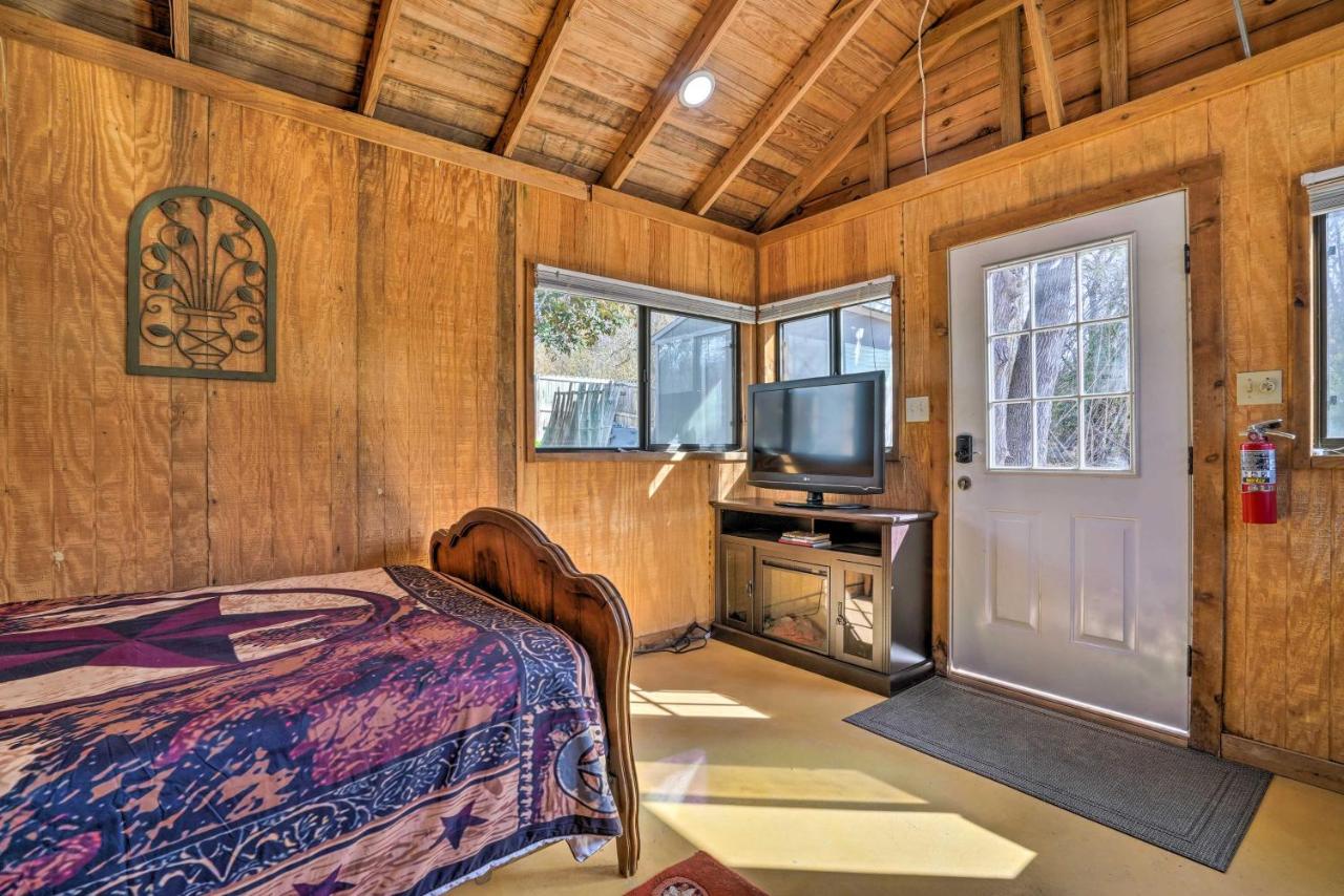 Waterfront Lake Dunlap Studio Cabin with Dock - B&B