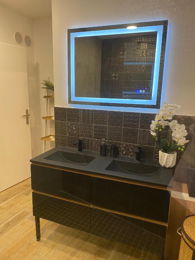 Suite with Hot Tub