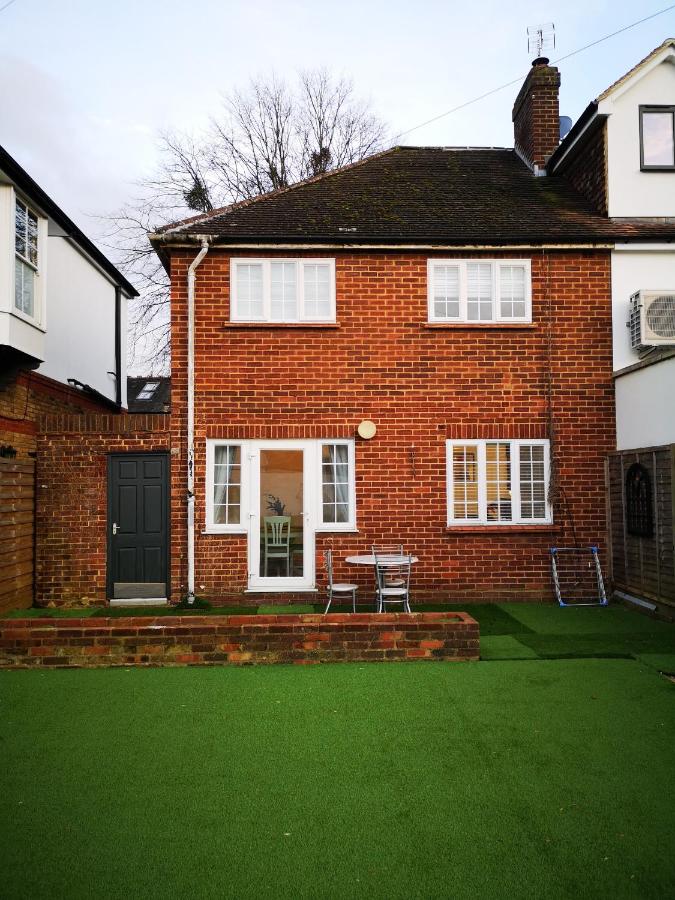 Stylish 3 Bed Semi in Windsor - B&B