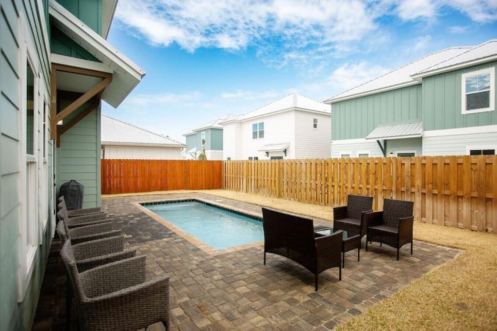 B&B Panama City Beach - Dune Lake - BRAND NEW build near Powell Lake. Private pool, pet friendly, sleeps 10! - Bed and Breakfast Panama City Beach