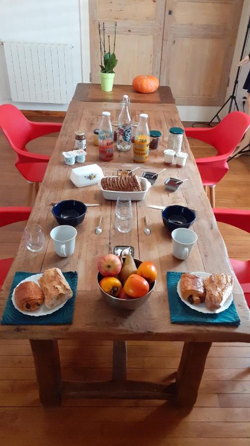 Emilie une nuit - 3 chambres au 2e étage - maison avec chats - Ferienwohnung