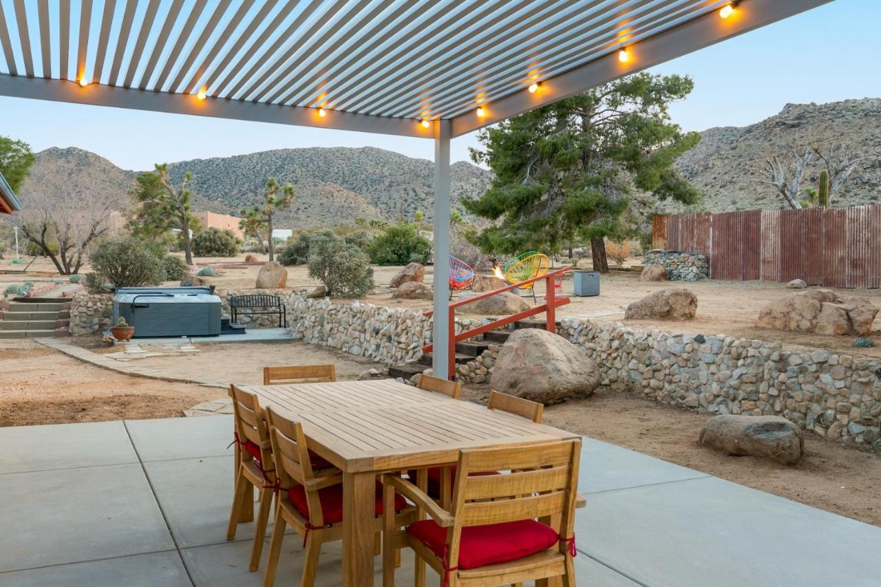 B&B Joshua Tree - Rocky Ridge Retreat - Hot Tub, Fire Pit & BBQ! home - Bed and Breakfast Joshua Tree