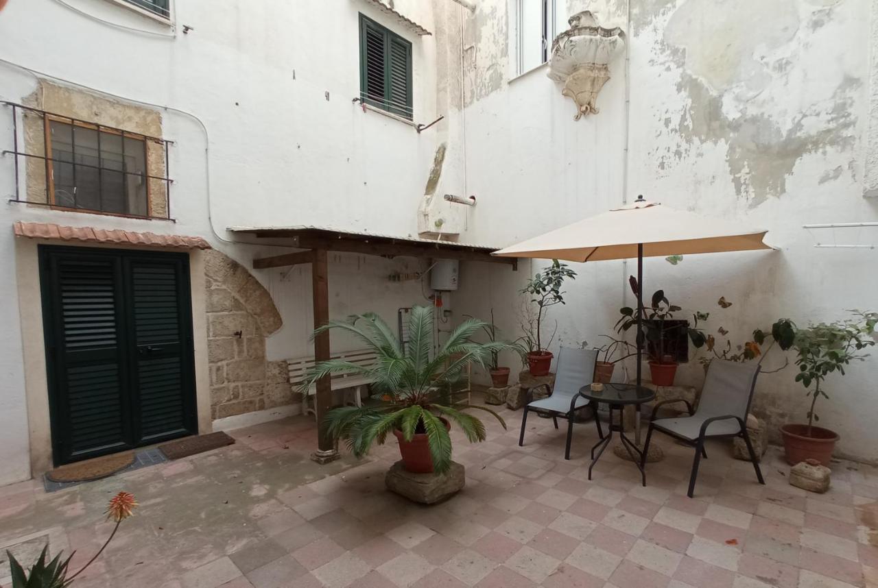 Palazzo Saraceno apartments-Antica mangiatoia - Chambres d'hôtes Tarente
