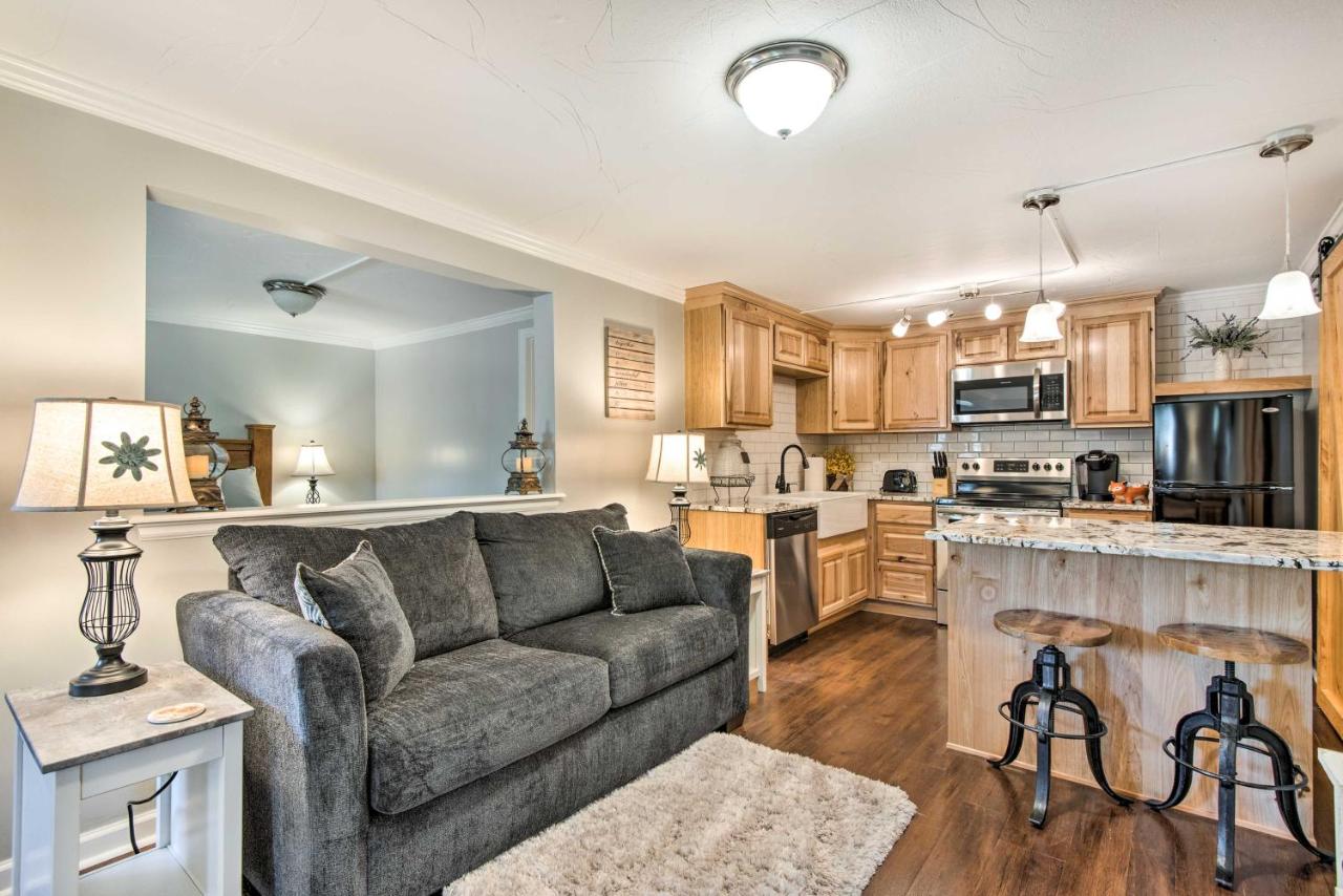 11 Mi to Denver Zoo: Lakewood Studio w/ Fire Pit! - Ferienwohnung Lakewood