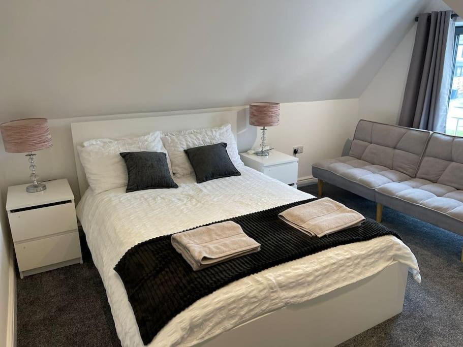 B&B Kidlington - Rosey Lodge - One Bed Cousy Flat - Parking, Netflix, WIFI - Close to Blenheim Palace & Oxford - F5 - Bed and Breakfast Kidlington