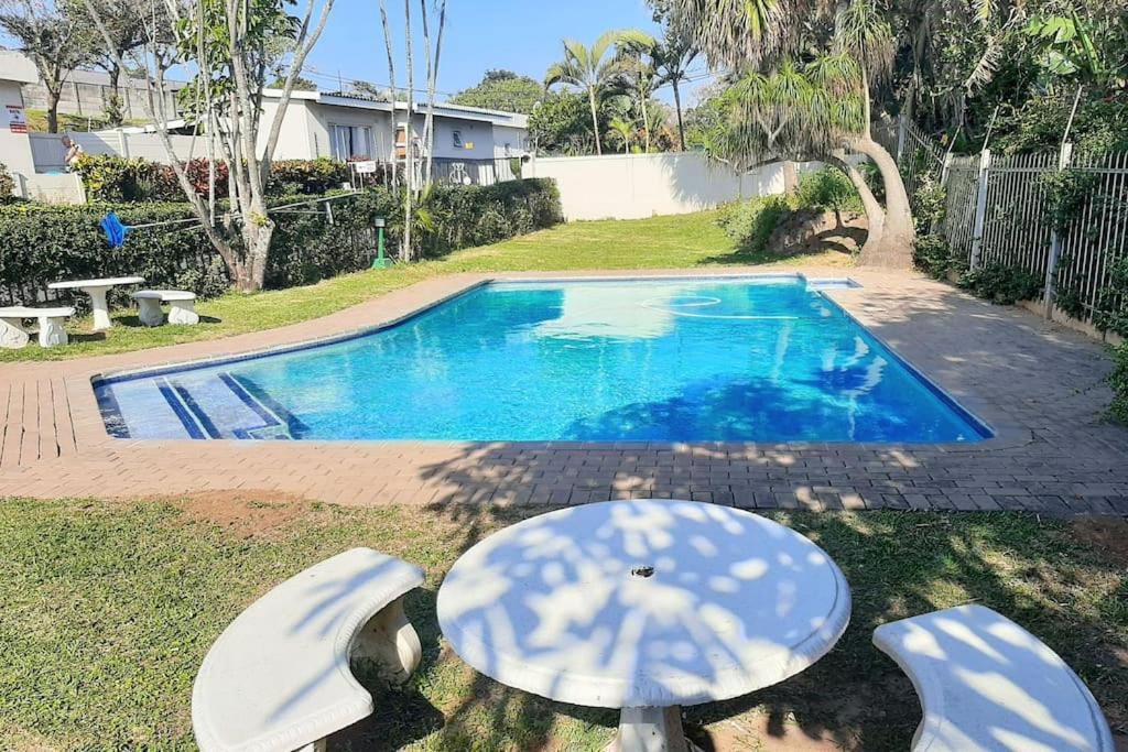 Izinyoni Place, Mangrove Beach Estate - Bed and Breakfast