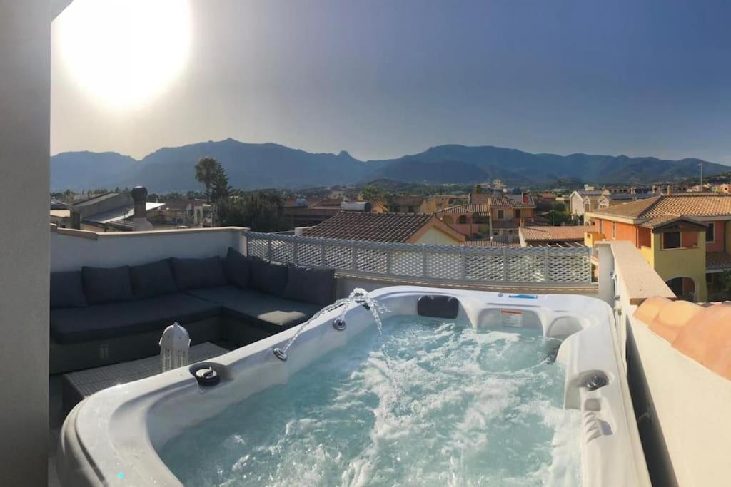 SUPER APPARTAMENTO TERRAZZA PANORAMICA 3 CAMERE - B&B Villasimius