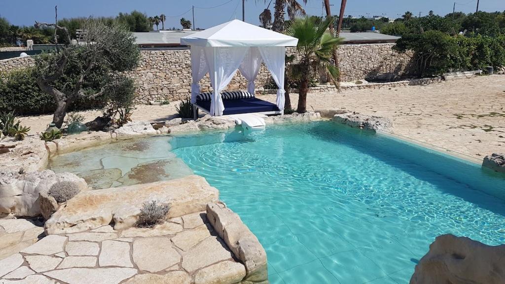 Il Trullo al Mare -Trullo by the sea- Pool & Beach - B&B Molfetta