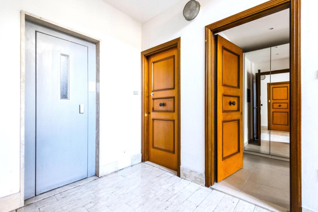Hostly - Cisanello Suite Apartment - Light and Colors - B&B