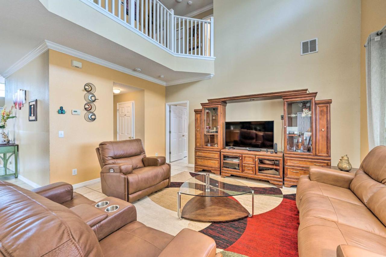 Spacious Family Home w/ Spa in Davenport! - B&B Davenport