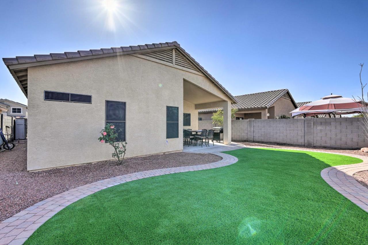 Private Yard Sunlit Peoria Vacation Rental! - B&B
