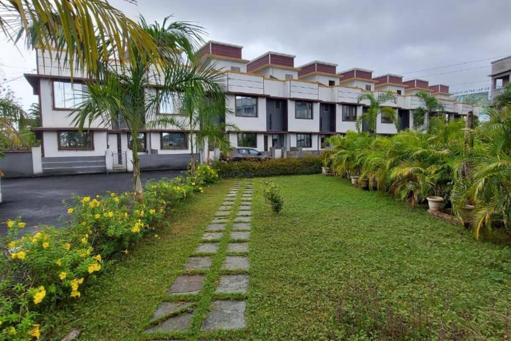 Vista Manor - 3 BHK with pool-1.5 hrs from Mumbai - B&B