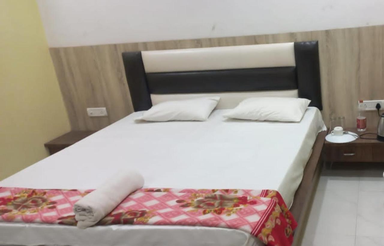 B&B Robertsganj - STAYMAKER Hotel Raj Banquet - Bed and Breakfast Robertsganj