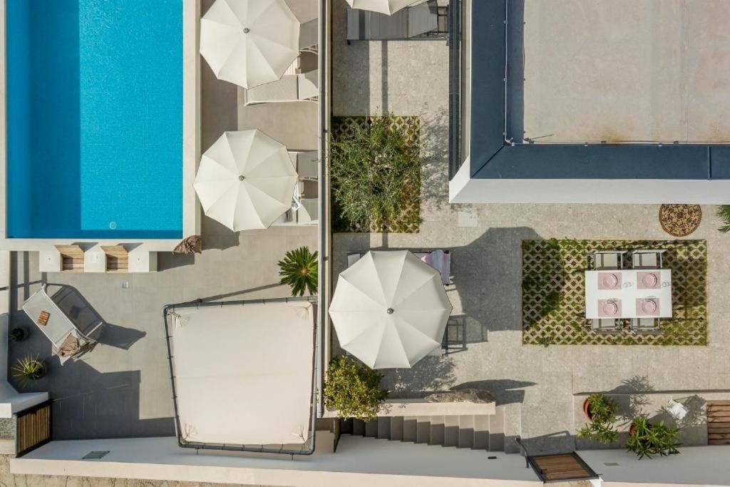 Holiday home Lolina,sea on a palm! HEATED POOL - B&B Traù