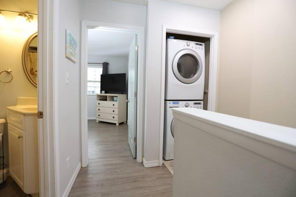 Emerald Shores: Steps from the Gulf, Navarre Beach - Ferienwohnung Navarre